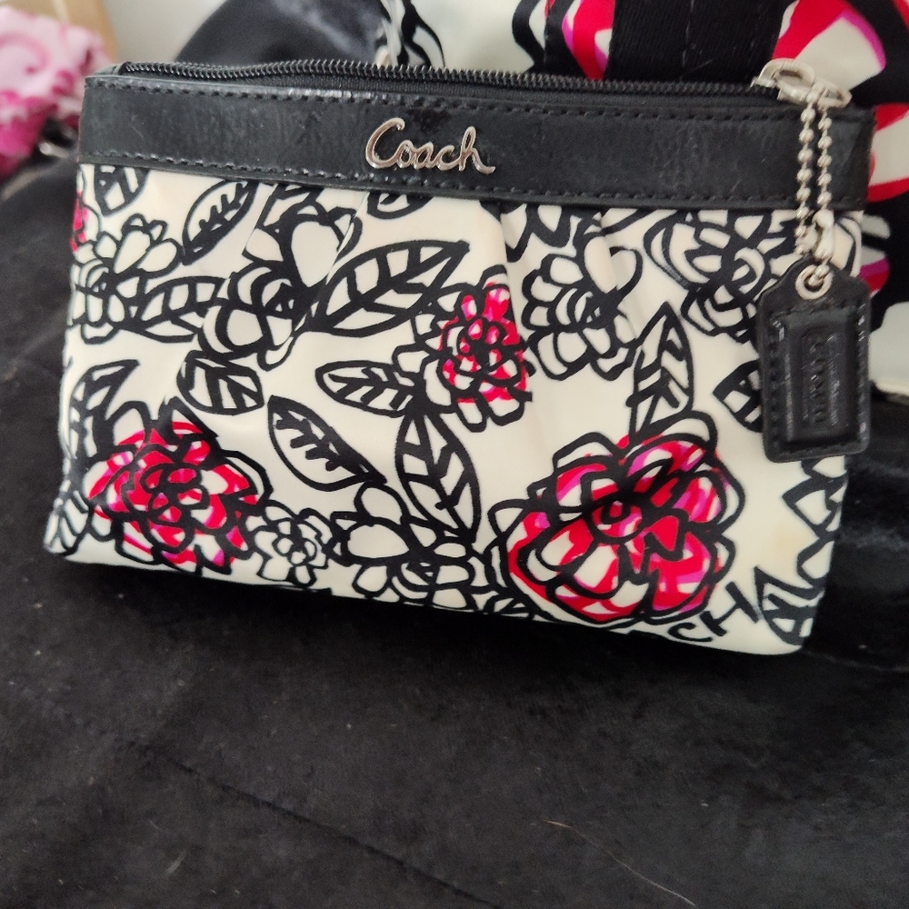 Coach Poppy Black and Pink Floral Tote And Wristle Bag Set. No Crossbody Strap - Picture 4 of 13